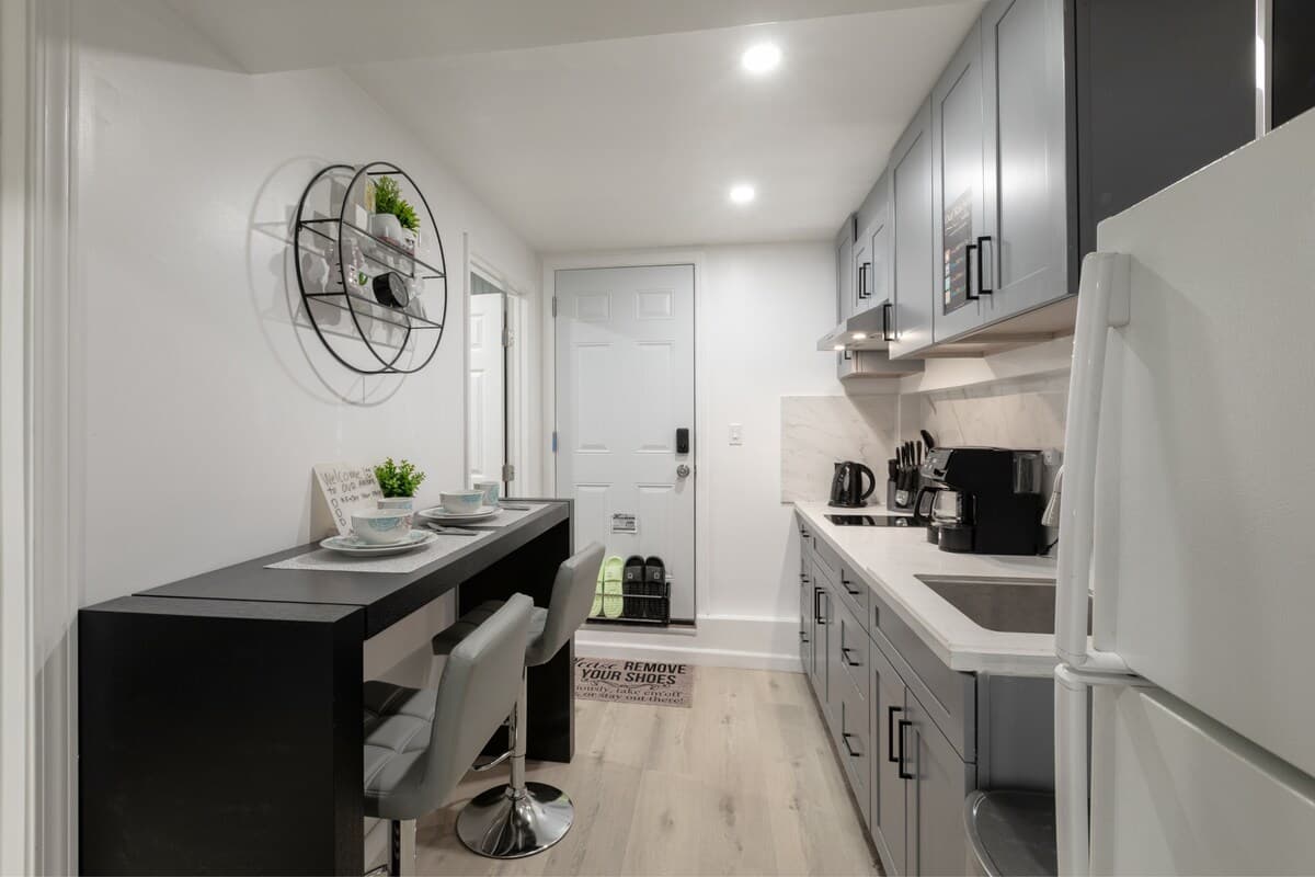 Private 2BR Suite Near Transit & Easy SF Access - Photo 4