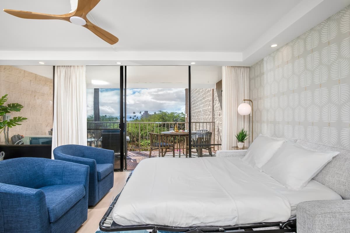 Condo in Kihei · ★4.94 · 1 bedroom · 2 beds · 1 private bath - Photo 2