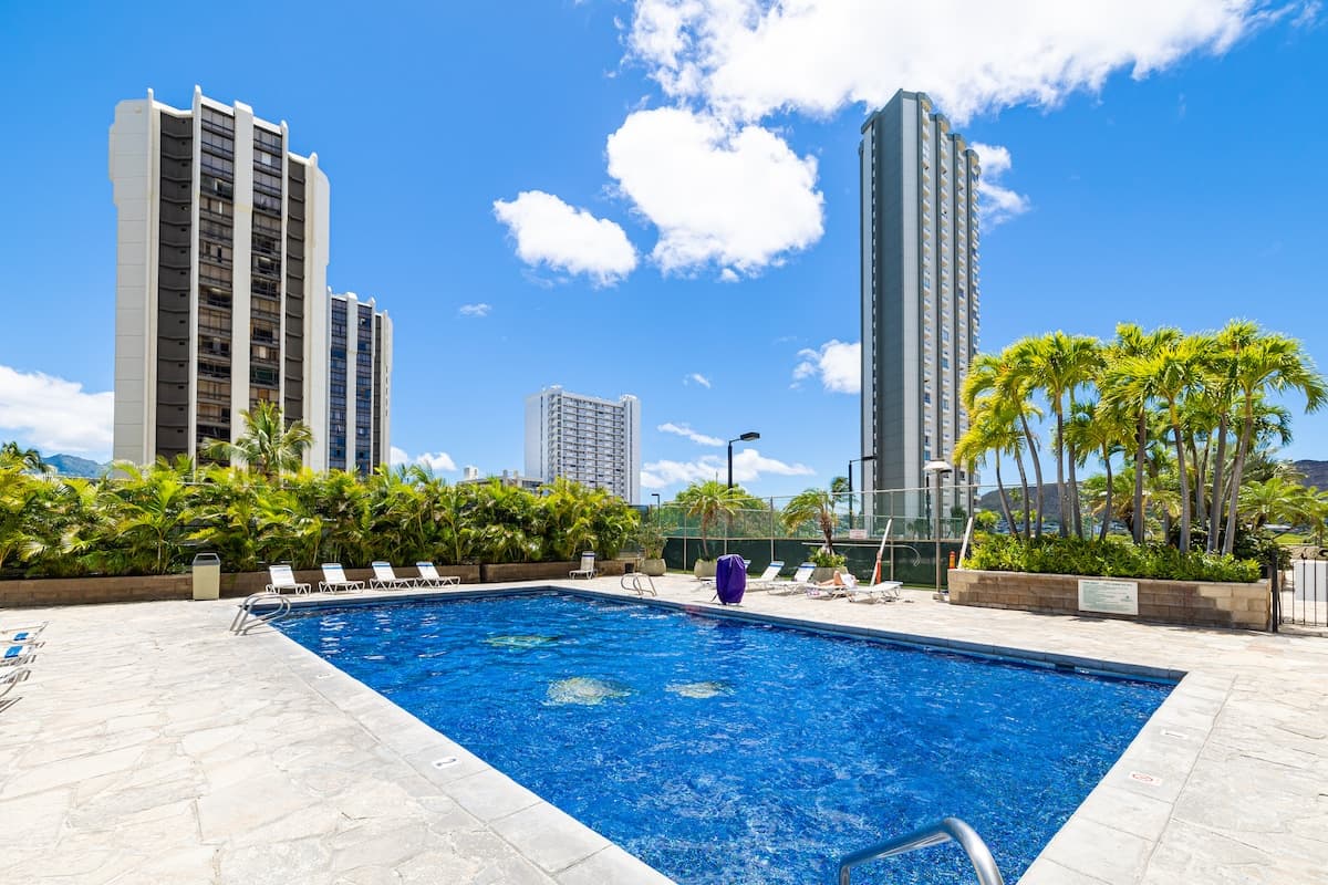 Fully renovated in May 2025/high 36th floor - Photo 3