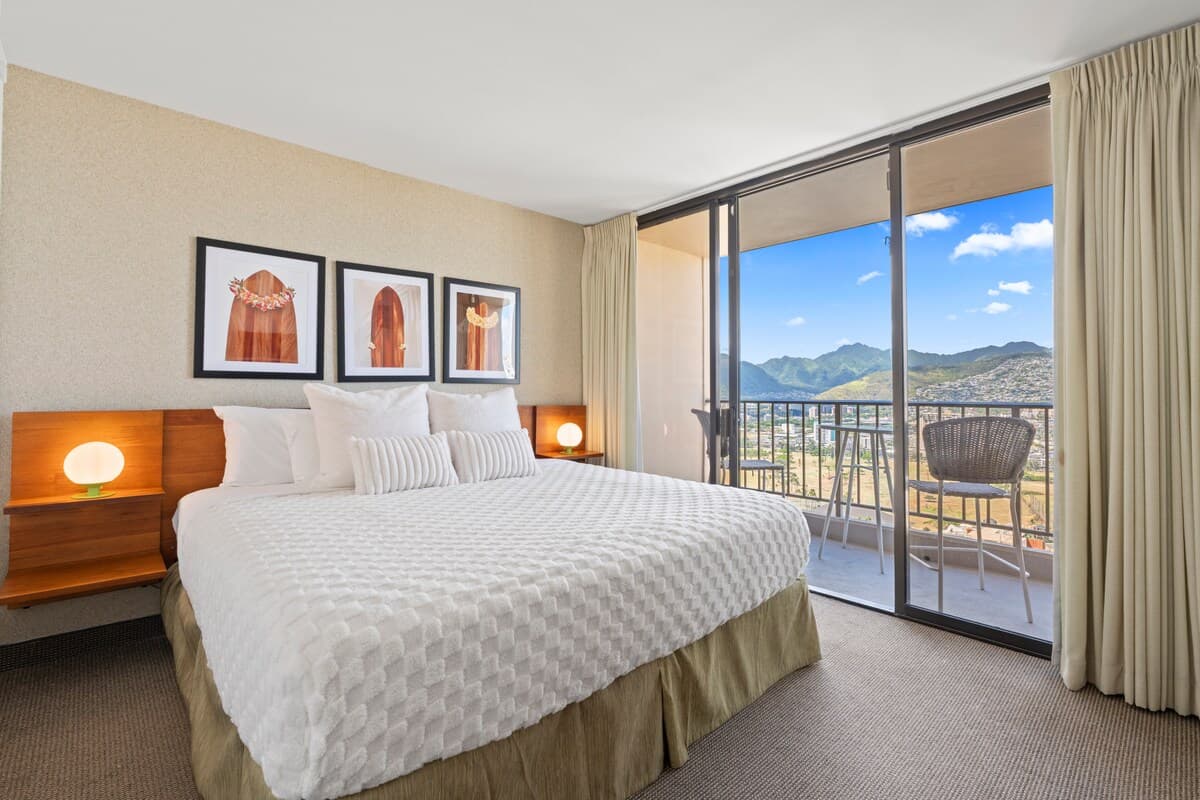 Fully renovated in May 2025/high 36th floor - Photo 2