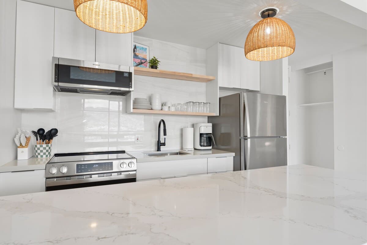 Fully renovated in May 2025/high 36th floor - Photo 4