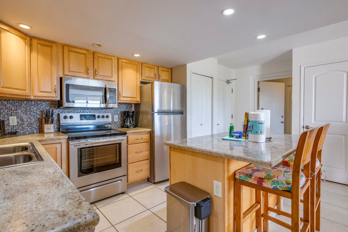 Condo in Kihei · ★4.79 · 2 bedrooms · 3 beds · 2 private baths - Photo 3