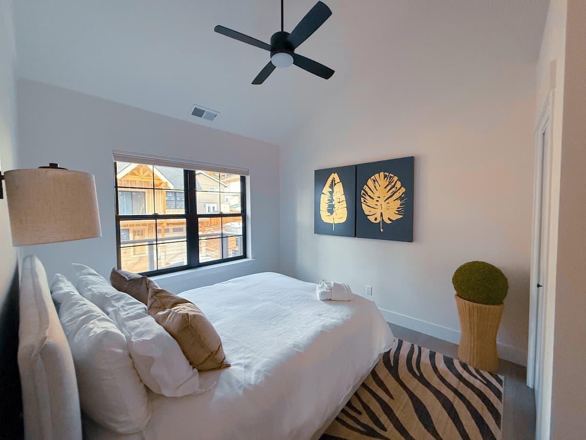 Home in Glenbrook · ★5.0 · 3 bedrooms · 4 beds · 3.5 private baths - Photo 4