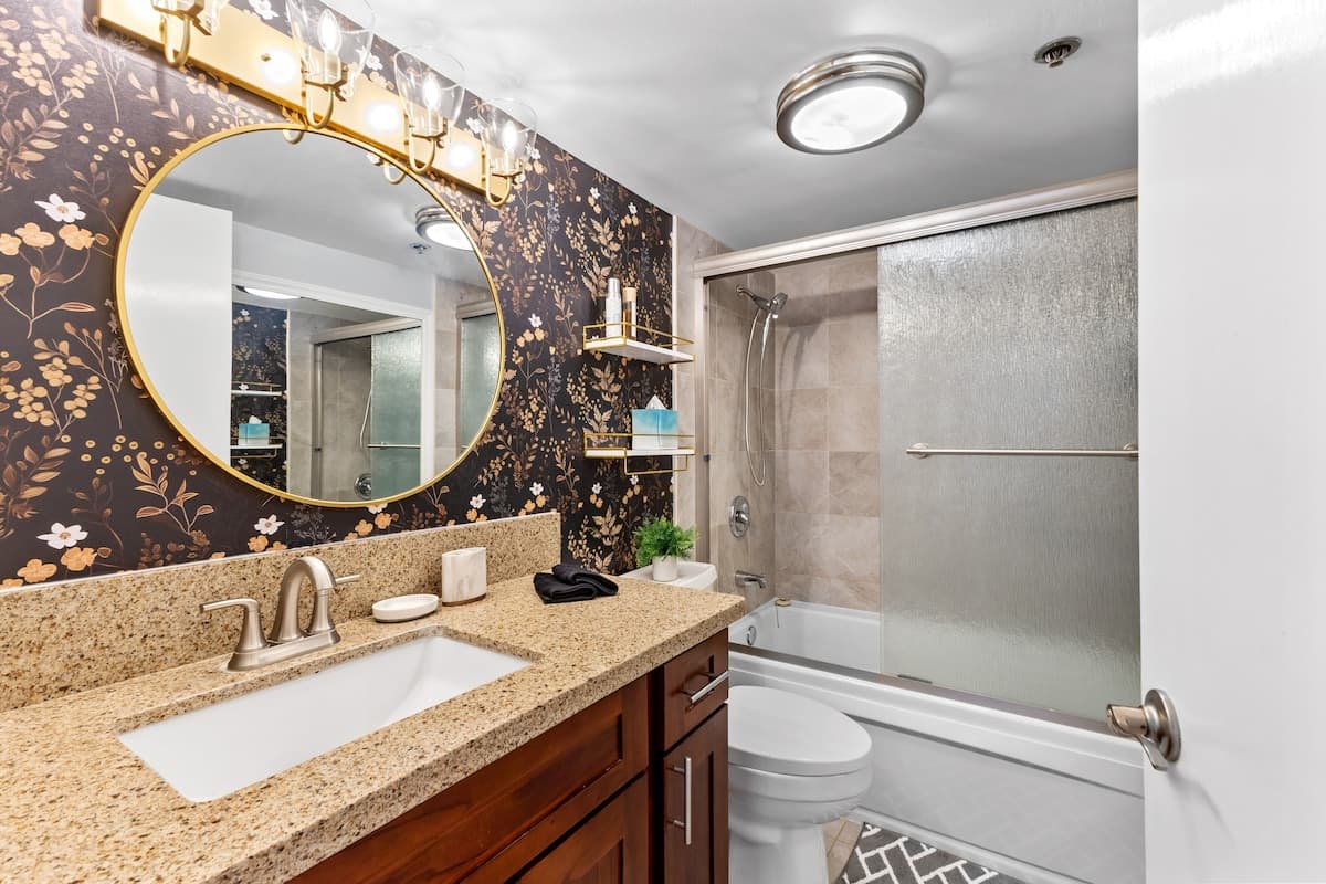 Free Parking! Chic 1BR in Central Downtown - Photo 4