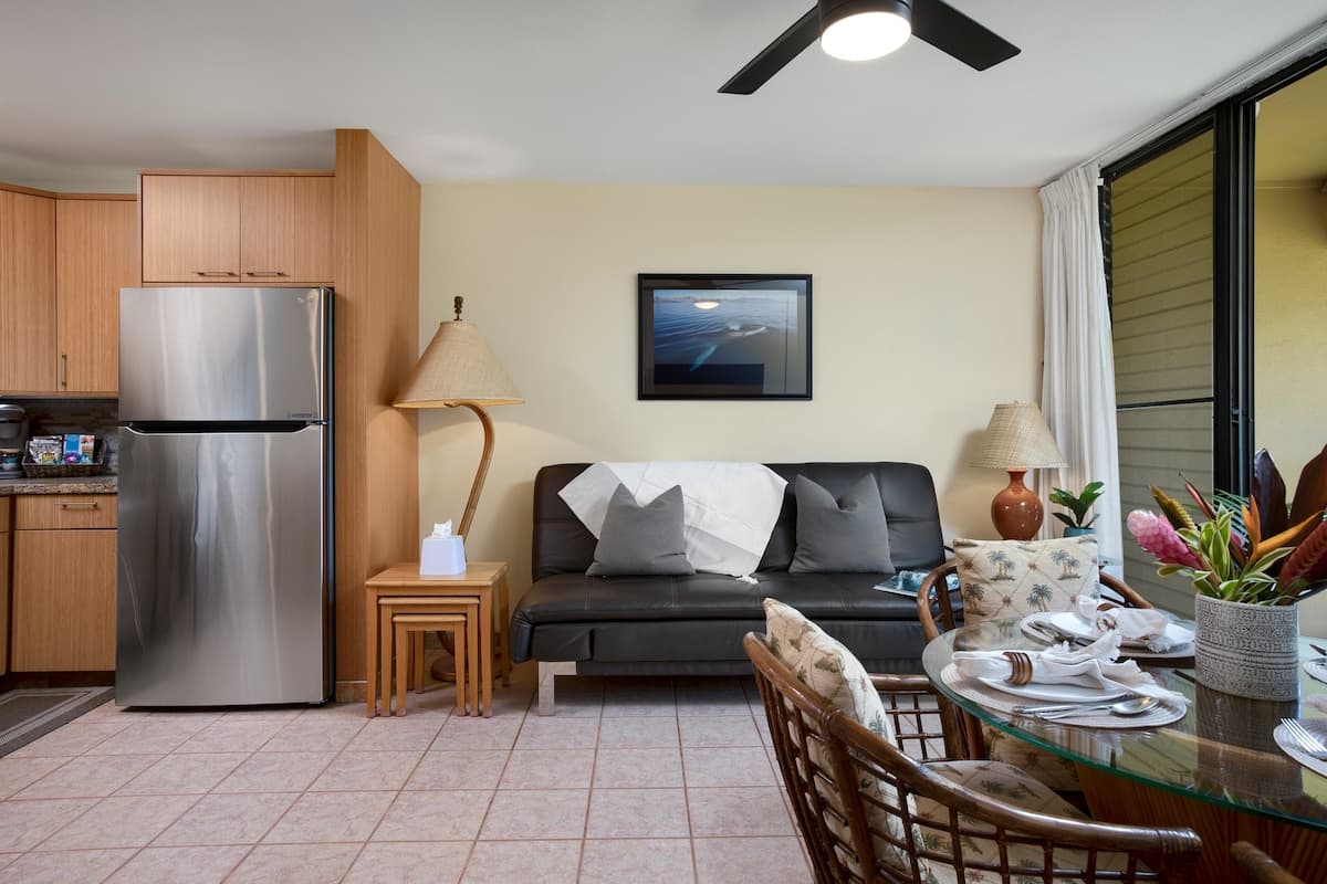 Condo in Kihei · ★4.8 · 2 bedrooms · 2 beds · 2 baths - Photo 2