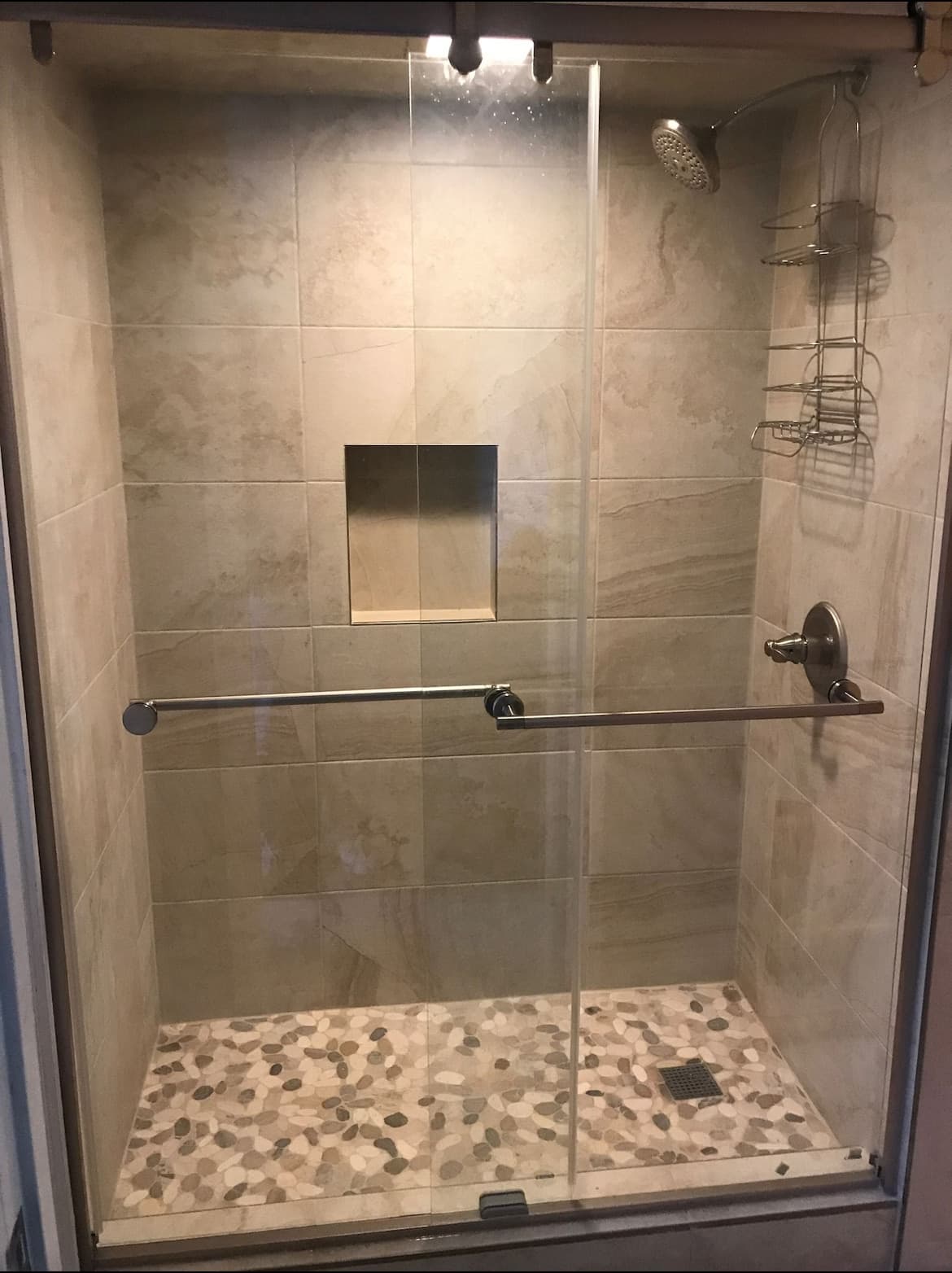 Condo in Honolulu · ★4.64 · 2 bedrooms · 2 beds · 1 private bath - Photo 4