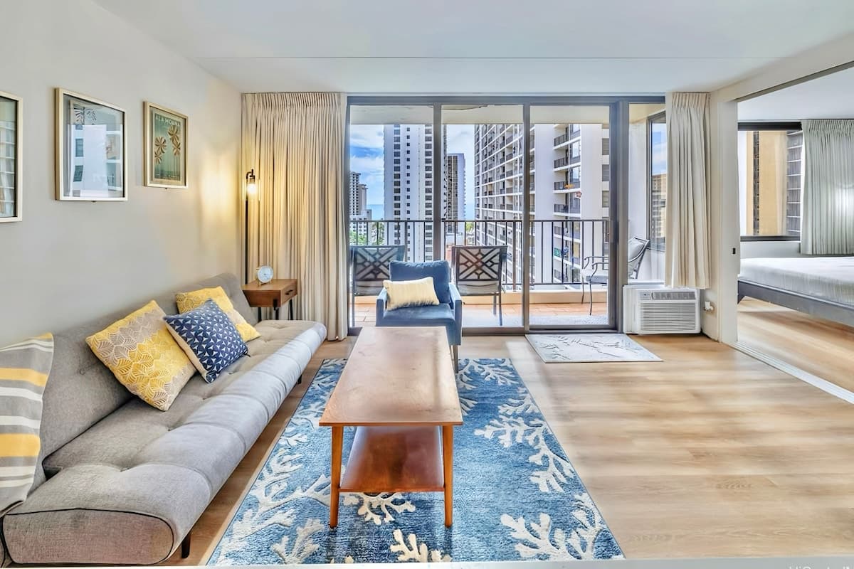 15FL-Cozy Waikiki Banyan 1BR w/Free Parking~ - Photo 2