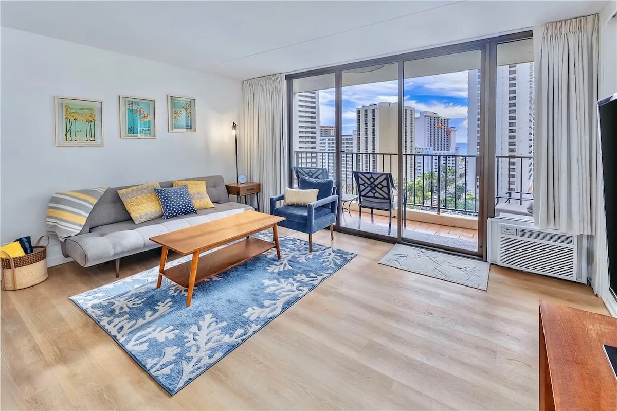 15FL-Cozy Waikiki Banyan 1BR w/Free Parking~ - Photo 1