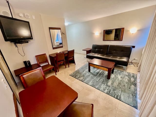 Condo in Honolulu · ★4.92 · 1 bedroom · 1 bed · 1 private bath - Photo 2