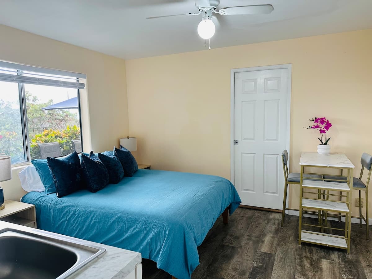 Home in Kailua-Kona · ★4.55 · 1 bedroom · 1 bed · 1 shared bath - Photo 4