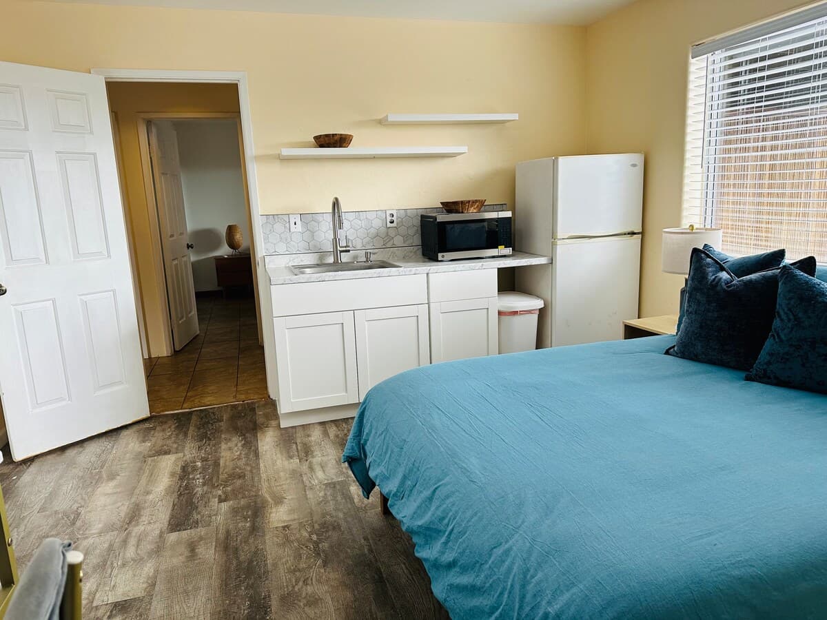Home in Kailua-Kona · ★4.55 · 1 bedroom · 1 bed · 1 shared bath - Photo 5