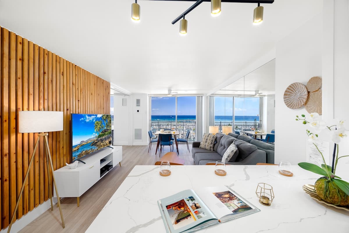 High-floor condo w/ beach essentials - Photo 5
