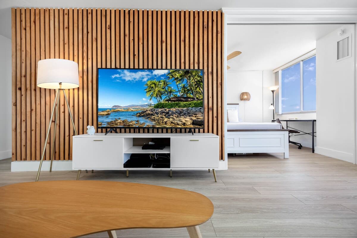 High-floor condo w/ beach essentials - Photo 4