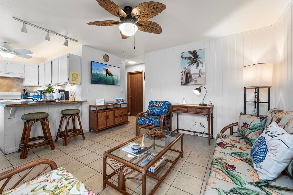 Condo in Kailua-Kona · ★4.98 · 2 bedrooms · 3 beds · 1 private bath - Photo 3