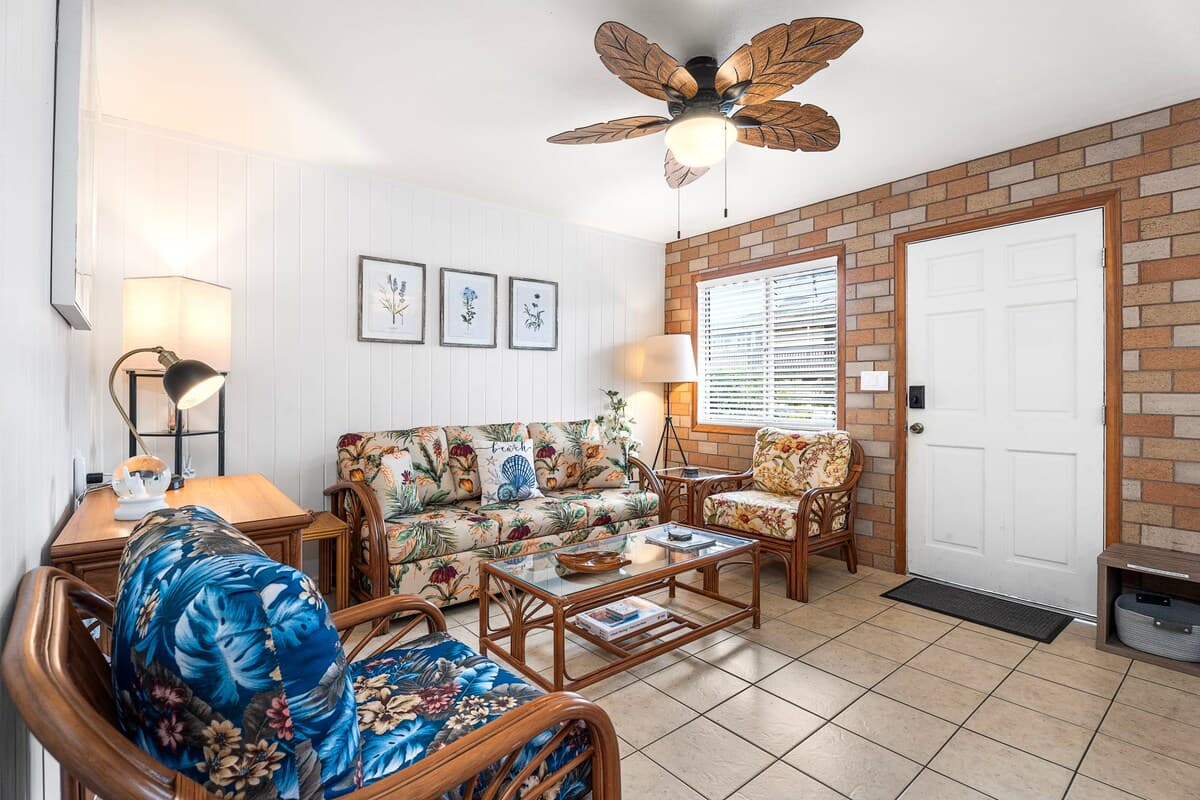 Condo in Kailua-Kona · ★4.98 · 2 bedrooms · 3 beds · 1 private bath - Photo 5