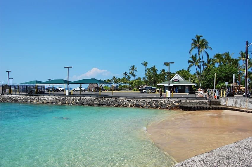 Condo in Kailua-Kona · ★4.8 · Studio · 3 beds · 1 bath - Photo 1