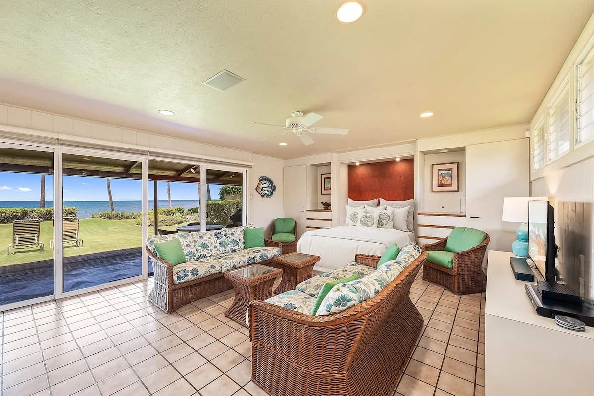 Home in Kihei · ★4.92 · 1 bedroom · 2 beds · 2 baths - Photo 4