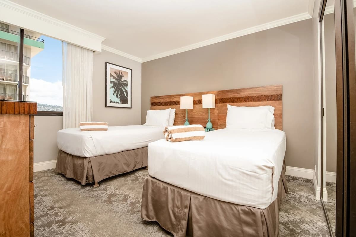 Hotel in Honolulu · ★4.78 · 2 bedrooms · 4 beds · 2 private baths - Photo 5