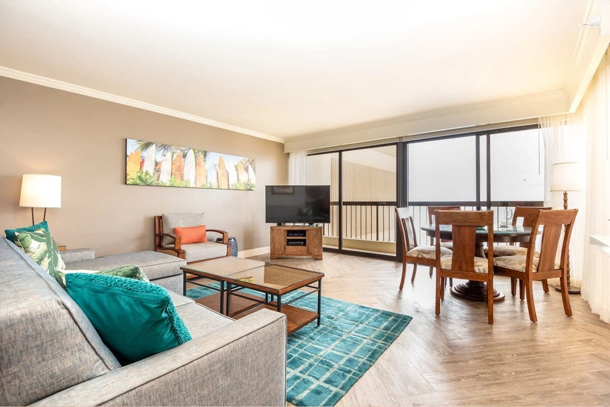 Hotel in Honolulu · ★4.78 · 2 bedrooms · 4 beds · 2 private baths - Photo 2