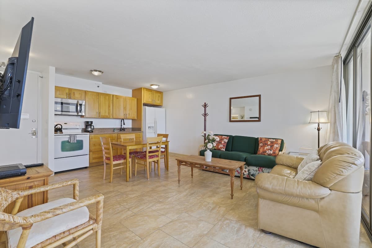 Hotel in Honolulu · ★4.74 · 1 bedroom · 3 beds · 1 private bath - Photo 3