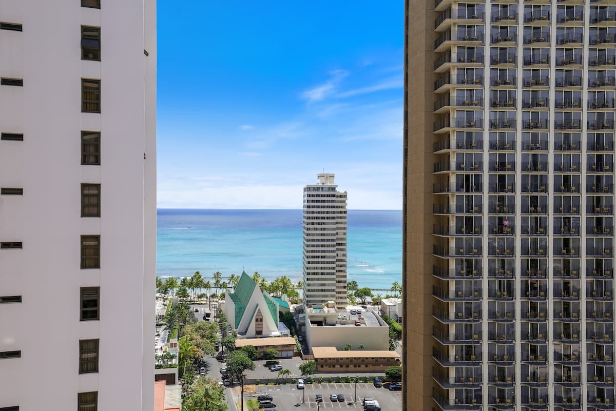 Hotel in Honolulu · ★4.74 · 1 bedroom · 3 beds · 1 private bath - Photo 1