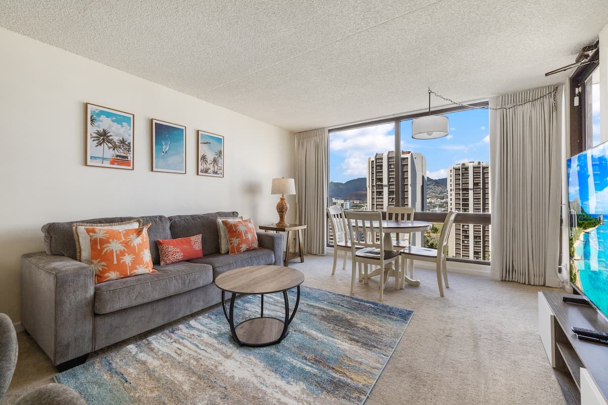 Hotel in Honolulu · ★4.75 · 1 bedroom · 1 bed · 1 private bath - Photo 2