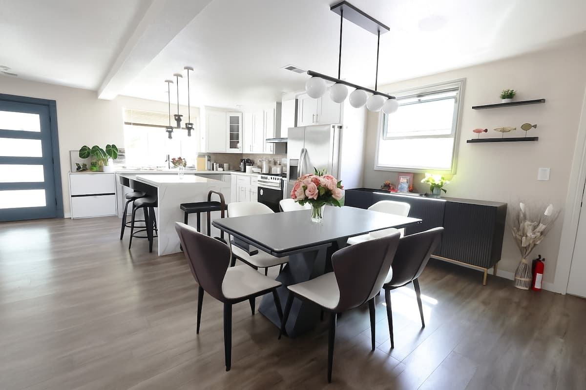 Family-Friendly Home, Fully Stocked Kitchen - Photo 1