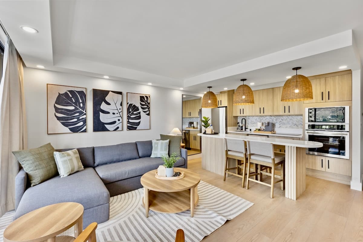 16FL-Upscale Chic Waikiki Banyan 1BR-Free Parking - Photo 2
