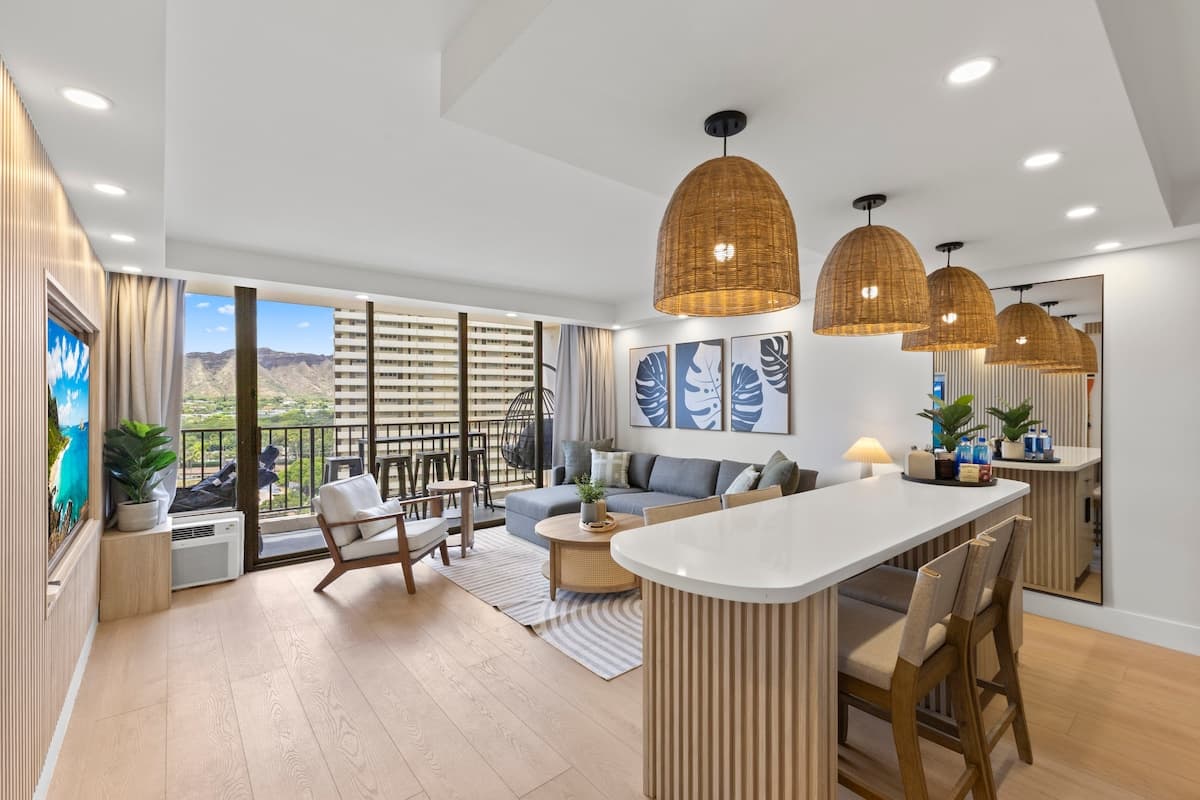 16FL-Upscale Chic Waikiki Banyan 1BR-Free Parking - Photo 3