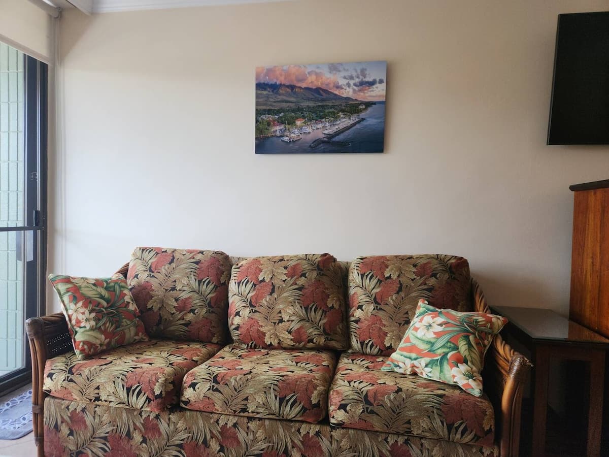 Condo in Lahaina · ★4.63 · Studio · 1 bed · 1 private bath - Photo 2