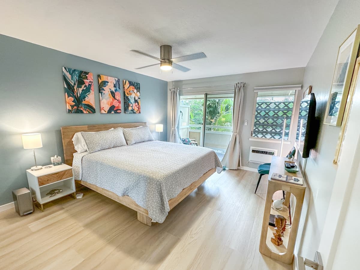 Newly renovated Coconut Coast 1BR condo w/ A/C - Photo 3
