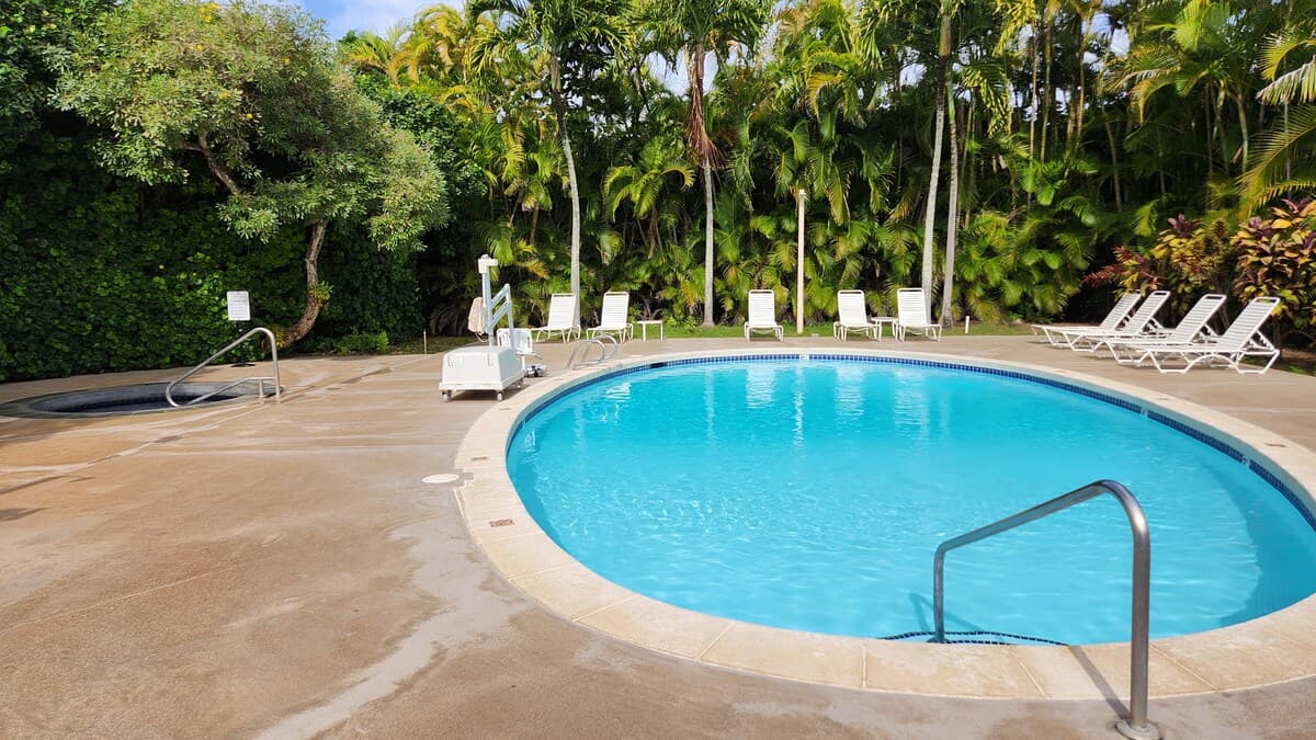 Newly renovated Coconut Coast 1BR condo w/ A/C - Photo 2