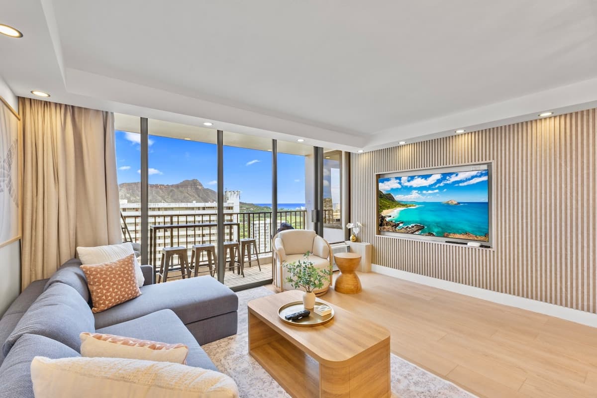 27F-Diamond Head & Ocean-View 1BR Condo w/Parking - Photo 1
