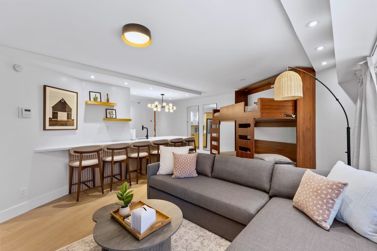 22FL-Financial District-Harbor View-1BR w/Parking - Photo 1