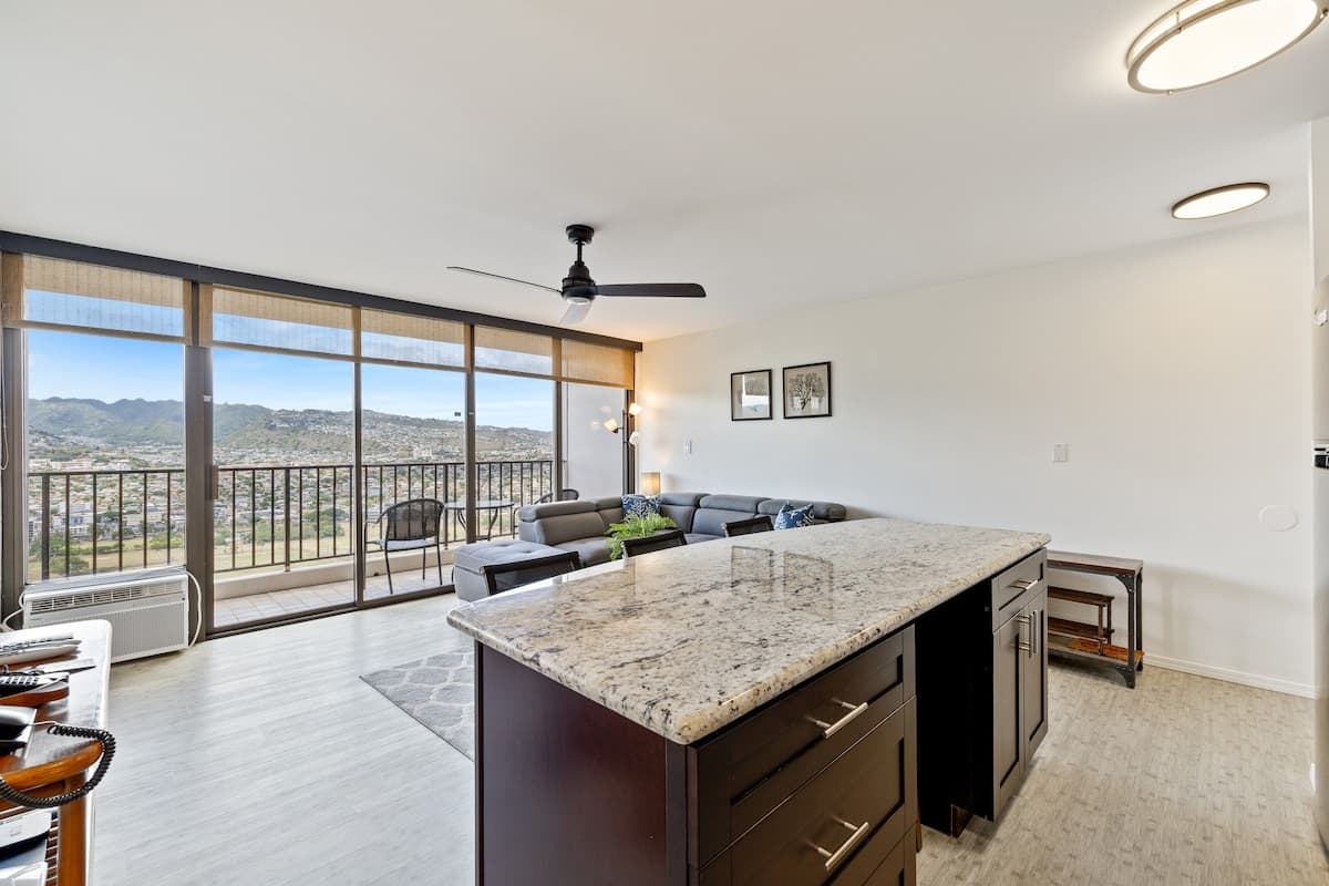 Hotel in Honolulu · ★4.7 · 1 bedroom · 3 beds · 1 private bath - Photo 3