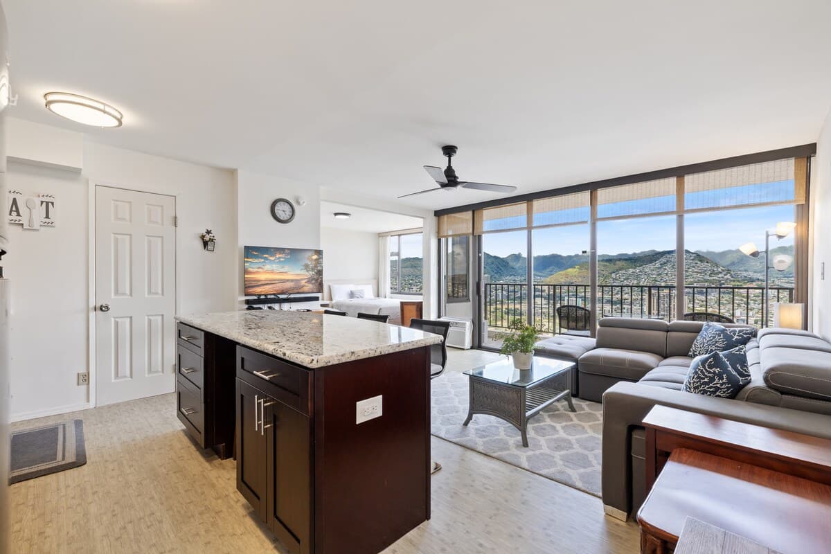 Hotel in Honolulu · ★4.7 · 1 bedroom · 3 beds · 1 private bath - Photo 2