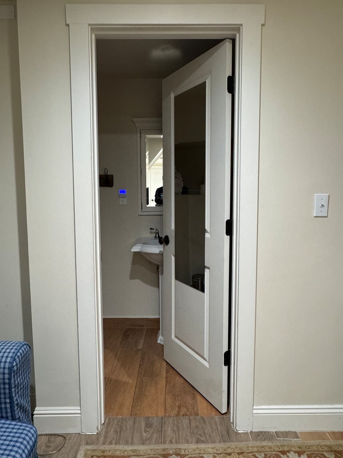 Quiet Studio w/ Private Entry, W/D & Kids Upstairs - Photo 4