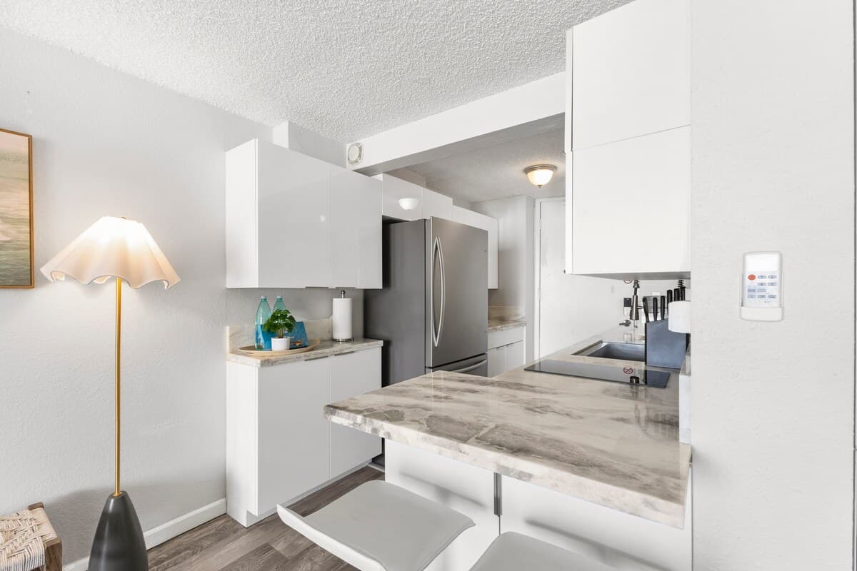 9FL-Modern Walkable Waikiki King Studio - Photo 1