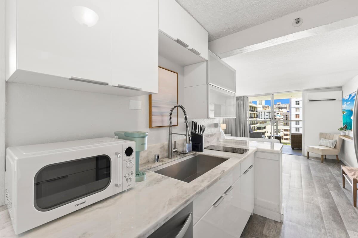 9FL-Modern Walkable Waikiki King Studio - Photo 3