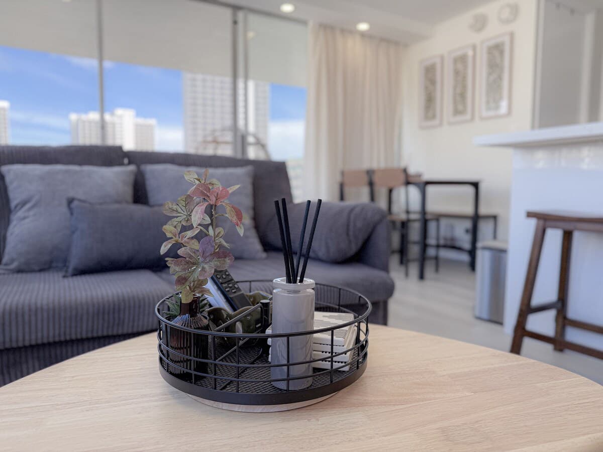 Waikiki Beach & Diamond Head View | 18F Luxe 1B - Photo 3