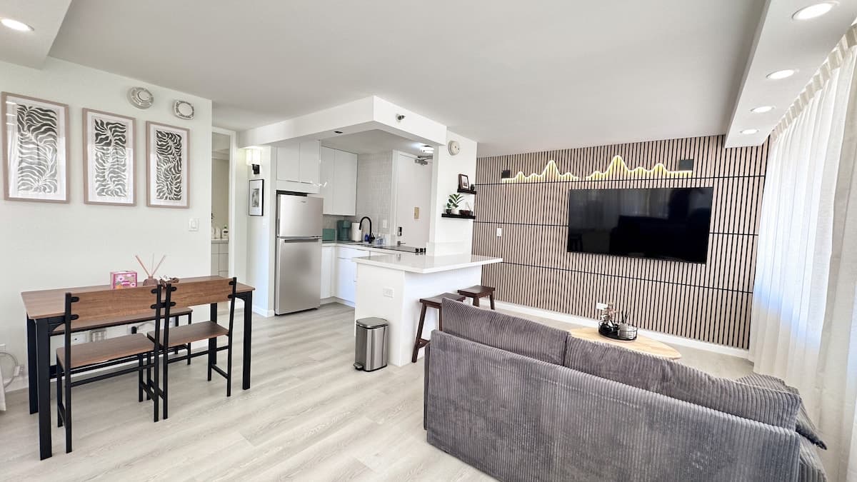 Waikiki Beach & Diamond Head View | 18F Luxe 1B - Photo 1