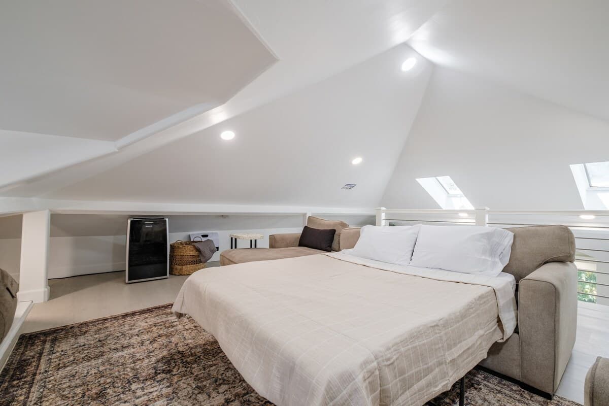 Historic Home, Modern Vibe Near Downtown - Photo 4