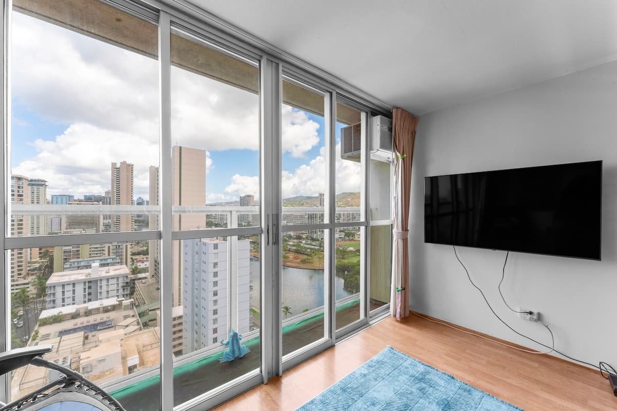 Modern upgrade near beach amazing views king bed - Photo 2