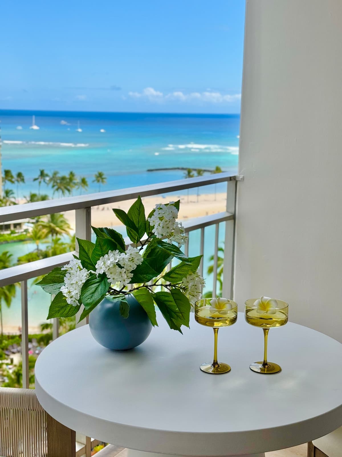 Condo in Honolulu · ★4.93 · 1 bedroom · 2 beds · 1 private bath - Photo 4