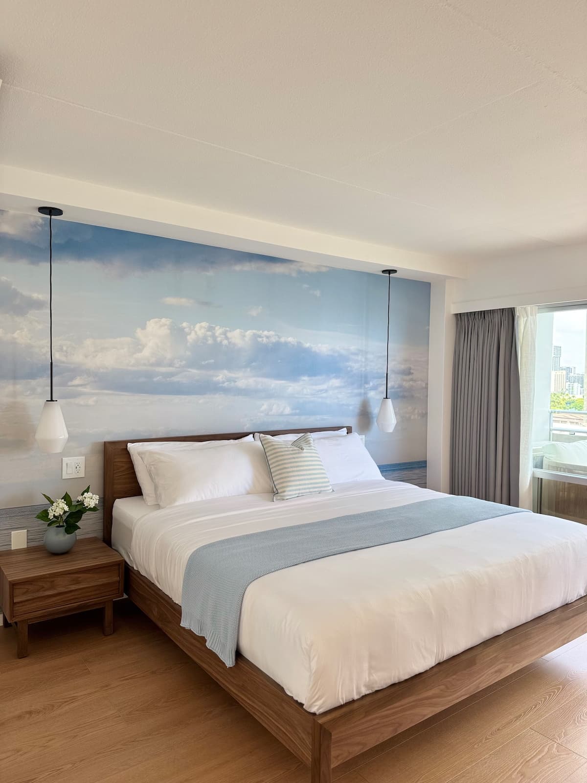 Condo in Honolulu · ★4.93 · 1 bedroom · 2 beds · 1 private bath - Photo 1