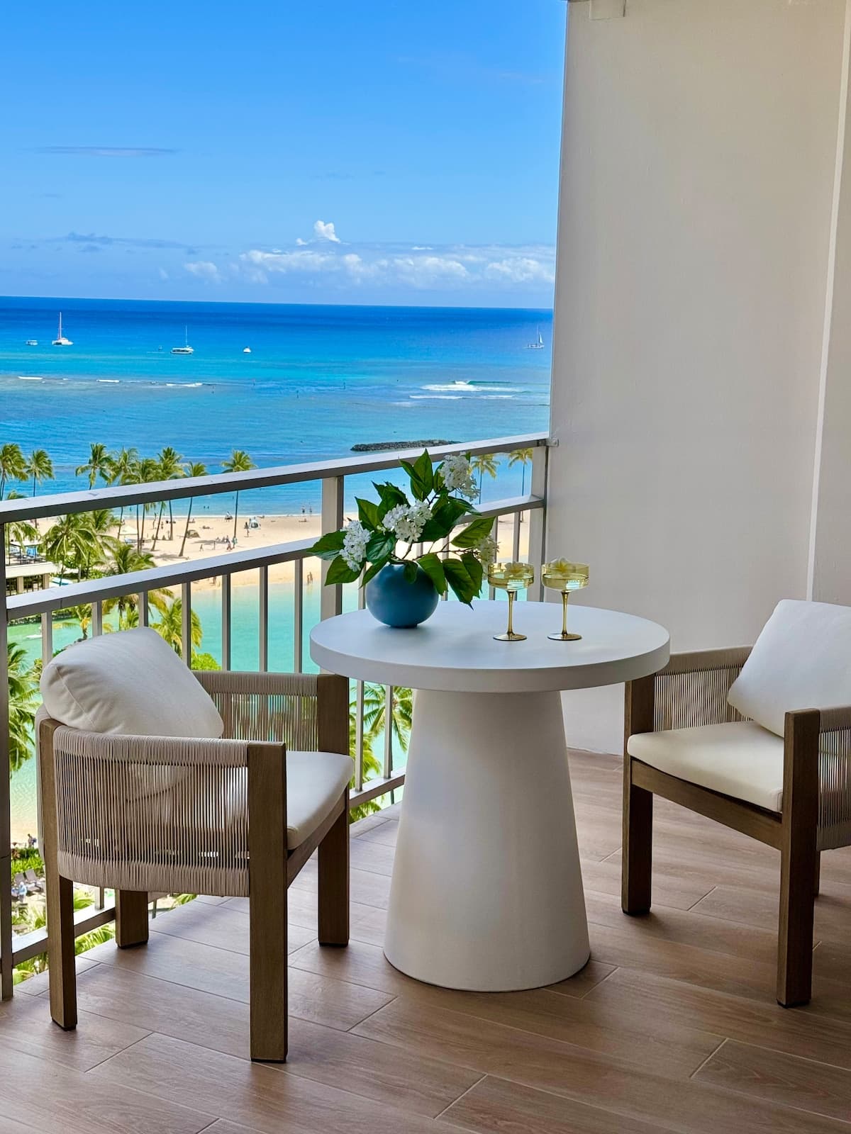 Condo in Honolulu · ★4.93 · 1 bedroom · 2 beds · 1 private bath - Photo 3