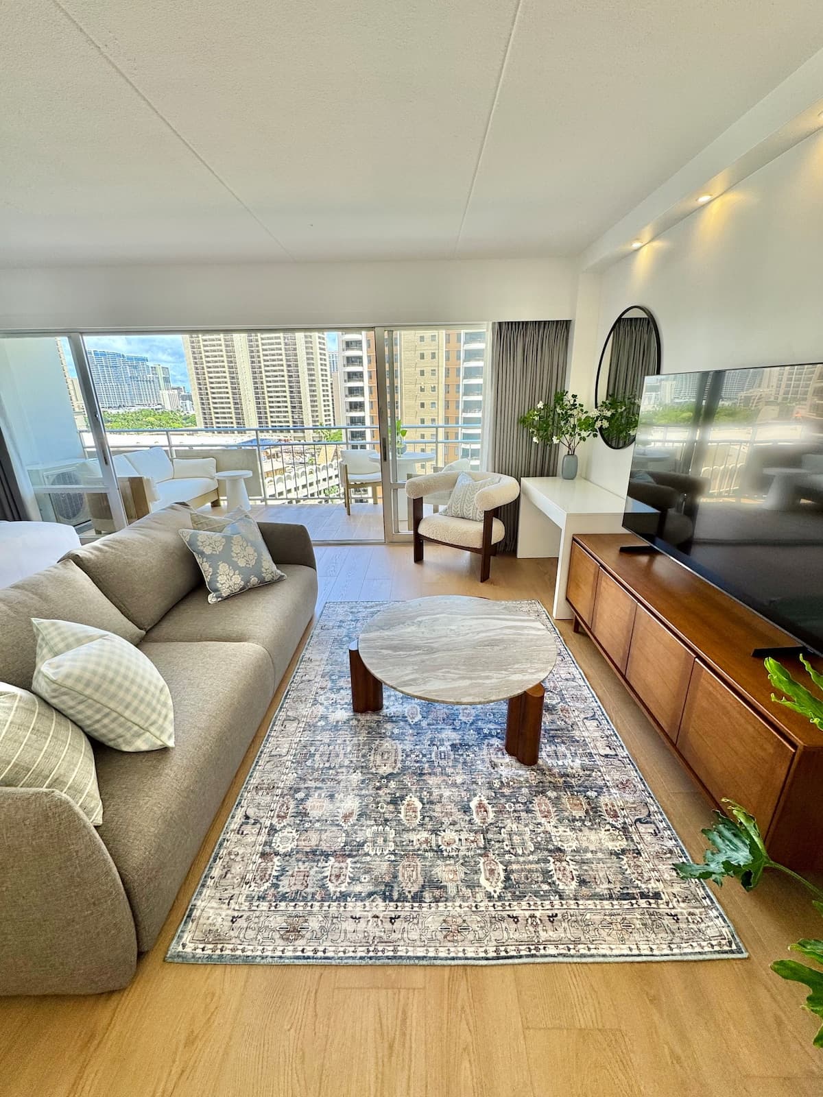 Condo in Honolulu · ★4.93 · 1 bedroom · 2 beds · 1 private bath - Photo 2