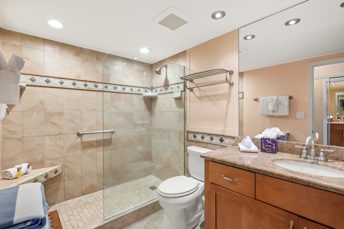Condo in Lahaina · ★5.0 · Studio · 1 private bath - Photo 3