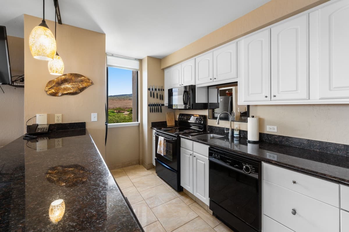 Condo in Lahaina · ★5.0 · Studio · 1 bed · 1 bath - Photo 4