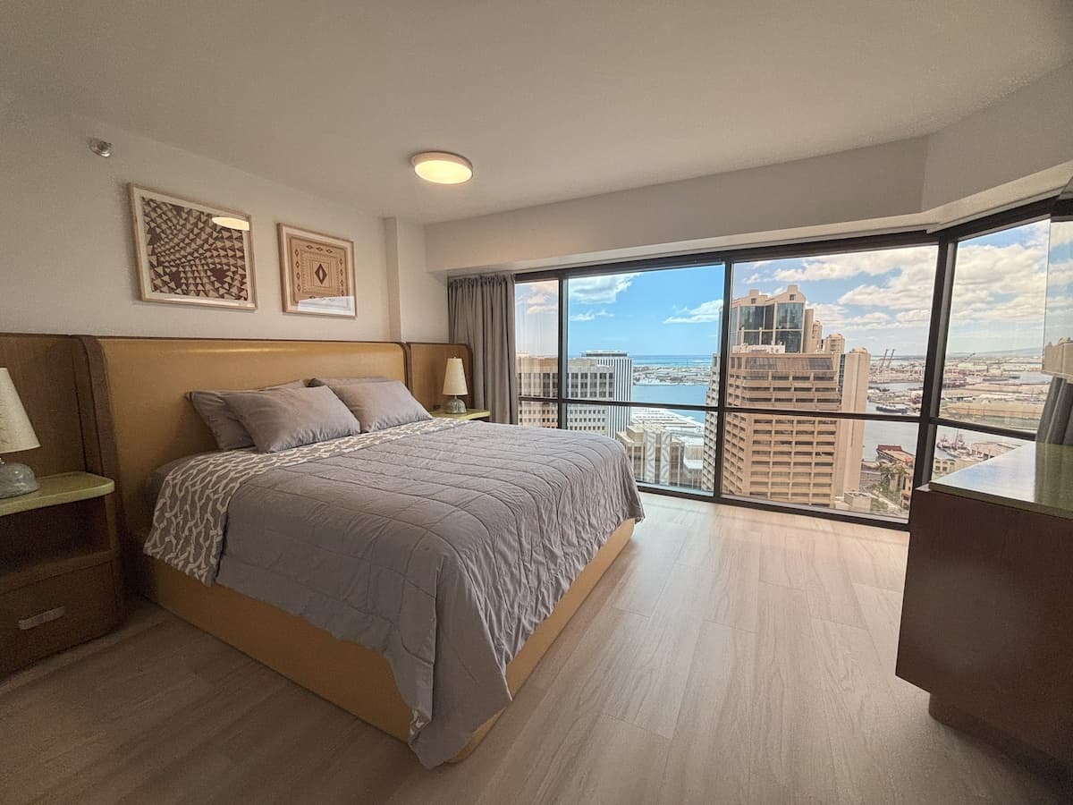 Condo in Honolulu · ★5.0 · 1 bedroom · 2 beds · 1 private bath - Photo 1